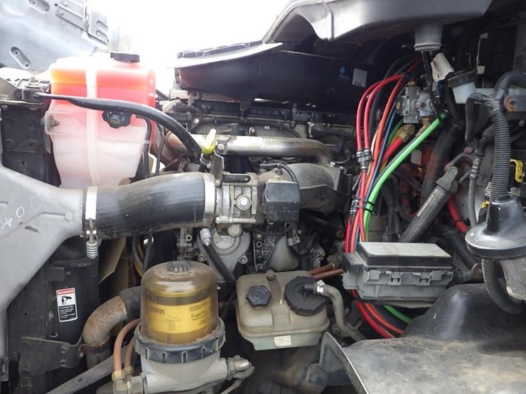 2013-freightliner-cascadia-113-image-14