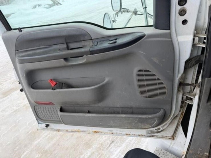 2009-ford-f650-xlt-image-13