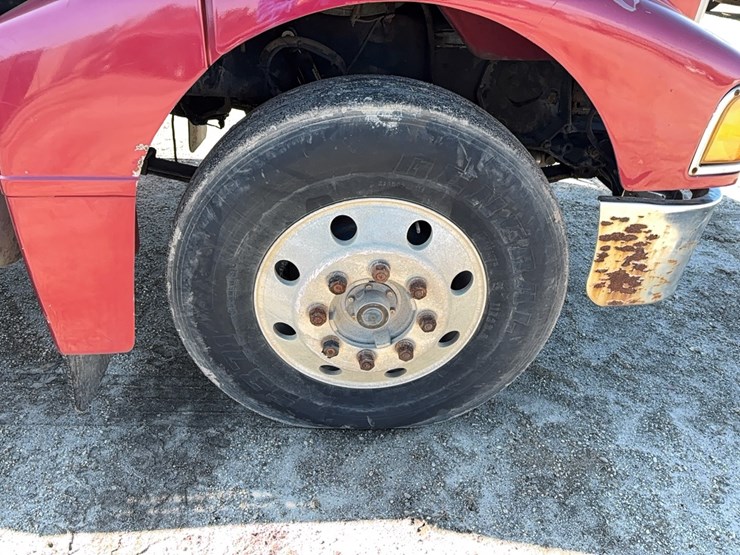 1996-peterbilt-385-image-11