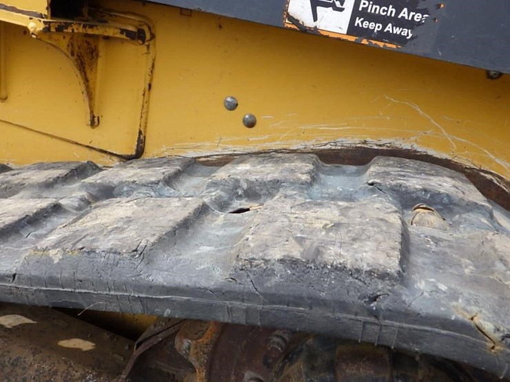 2017-deere-317g-image-17