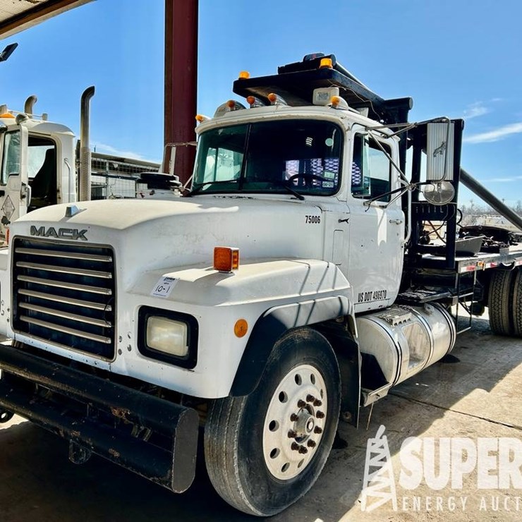 2004 MACK RD688S