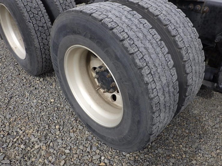 2013-freightliner-cascadia-113-image-26