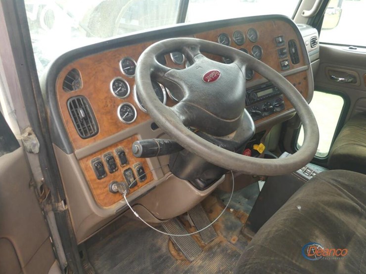 2009-peterbilt-388-image-16