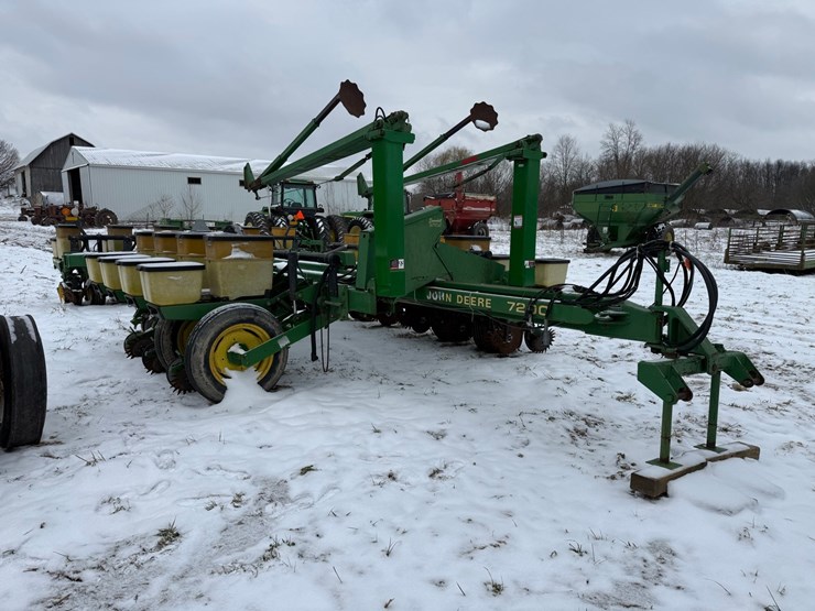 john-deere-7200-image-1