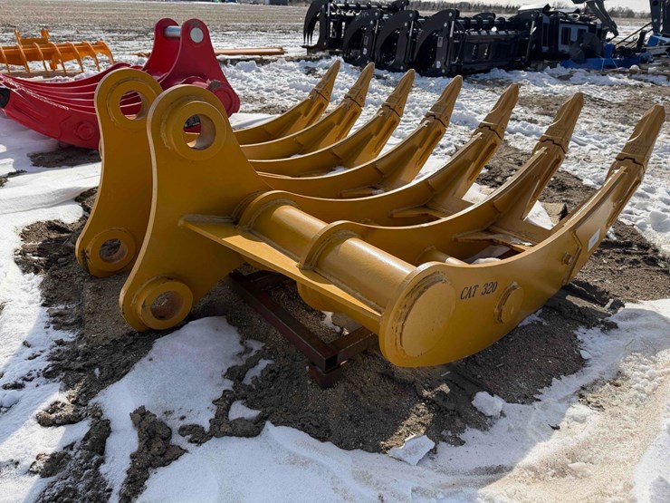 caterpillar-320-image-5