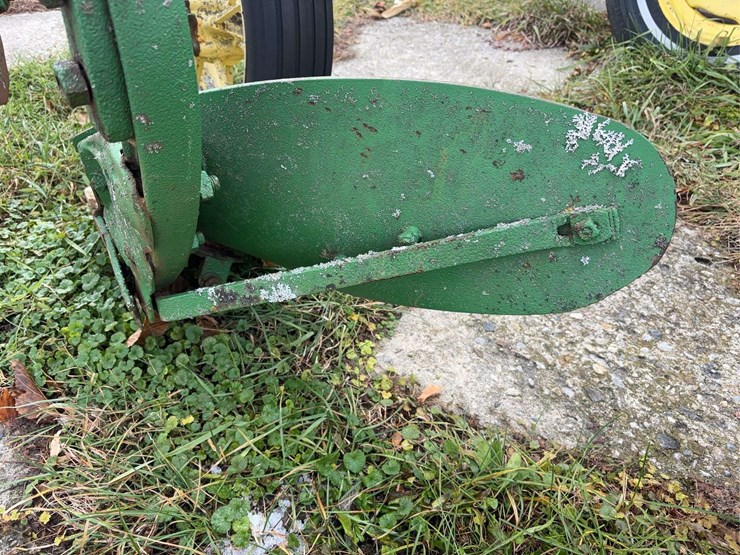 john-deere-12-image-12