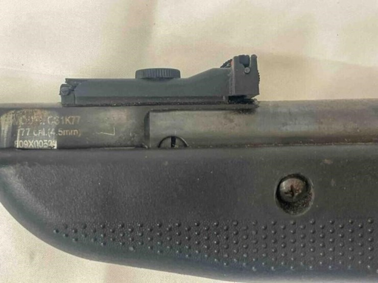 crosman-air-rifle-image-16