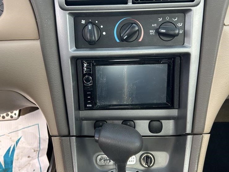 2004-ford-mustang-image-13