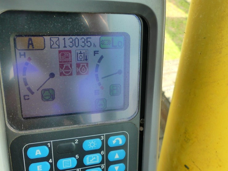 2006-komatsu-pc220-image-14