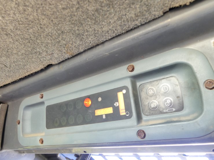 new-holland-l180-image-15