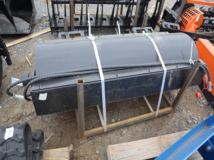 future-skid-steer-vibratory-roller-image-1