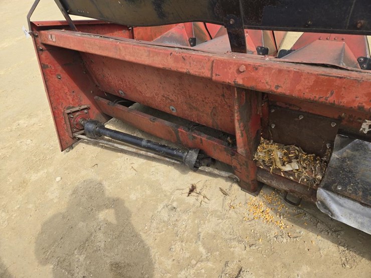 #425-•-case-1063-6-row-cornhead-image-4