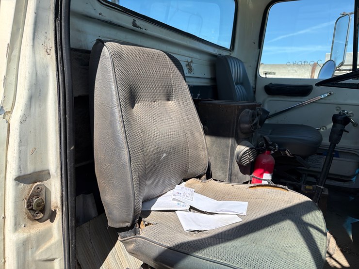 1989-ford-l9000-image-5