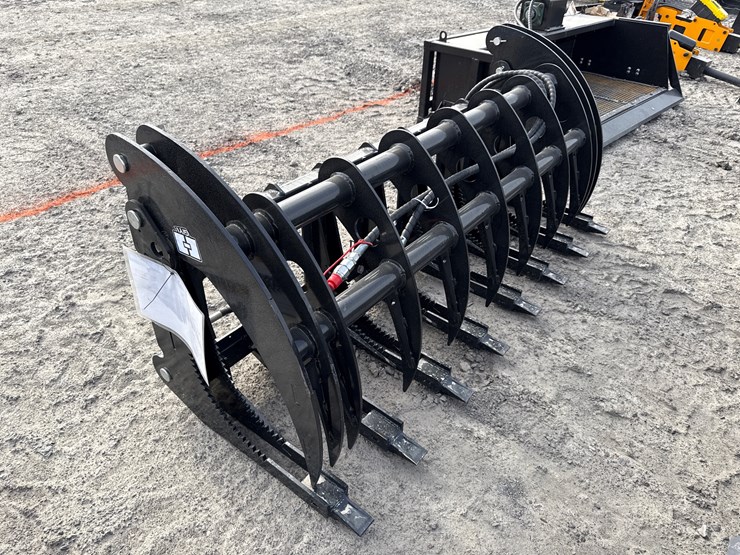 #2089-•-unused-giyi-clg72-72"-skid-steer-curved-log-grabber-inv#-42039-image-3