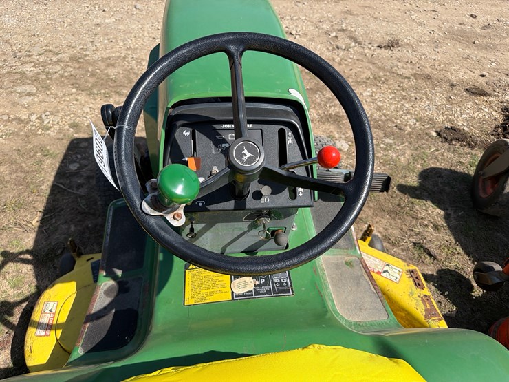 john-deere-322-image-10