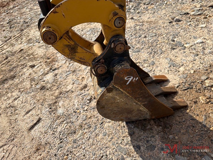 2018-caterpillar-300.9d-image-11