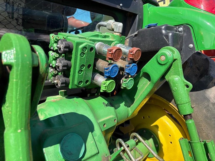 john-deere-6115d-image-11