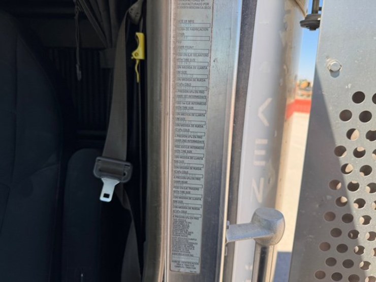 2015-kenworth-t800-image-15