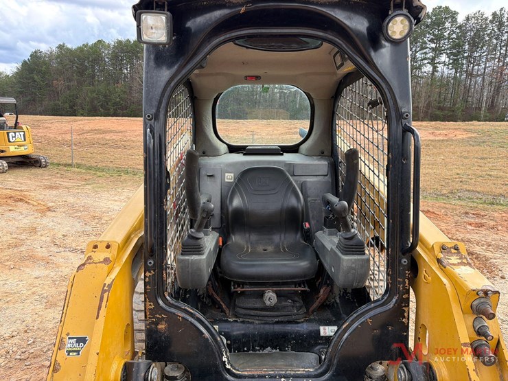 2023-caterpillar-226d3-image-12