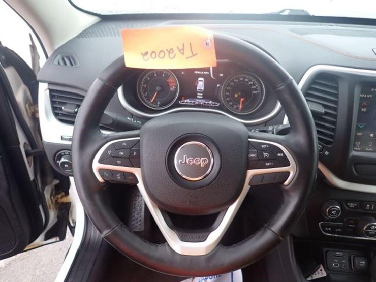 2016-jeep-cherokee-image-18