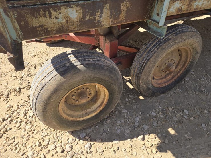 #246-•-forage-king-tandem-axle-silage-wagon-image-11
