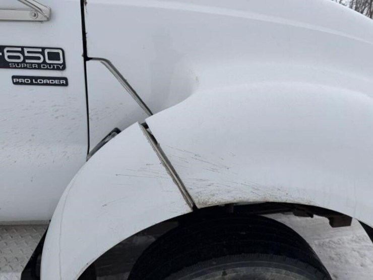 2009-ford-f650-xlt-image-40