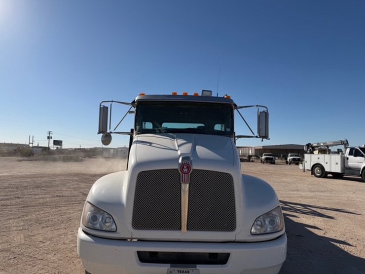 2019-kenworth-t370-image-2
