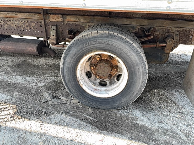 2008-isuzu-npr-image-5