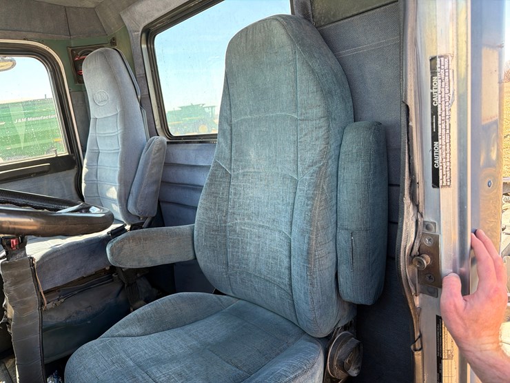 1988-peterbilt-378-image-14