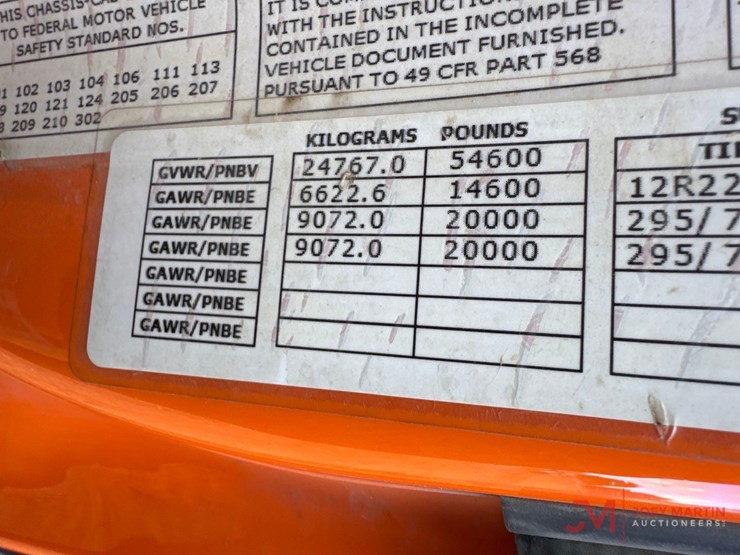 2017-peterbilt-rollback-truck-image-38