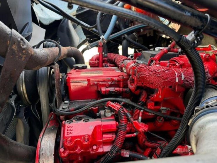 2013-freightliner-108sd-image-50