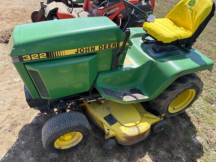 john-deere-322-image-12