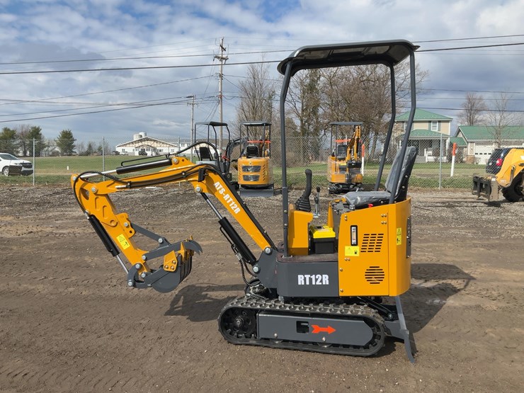 #1206-•-ats-rt12r-mini-excavator-image-2