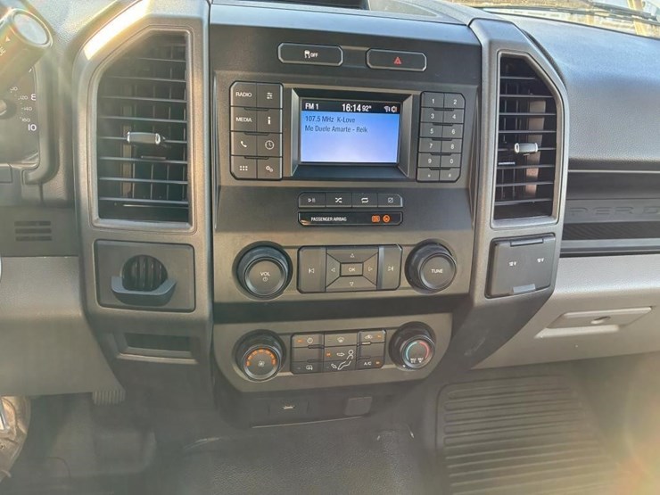 2022-ford-f450-xl-image-11