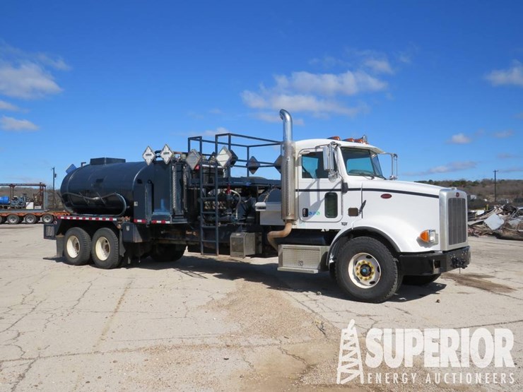 2010-peterbilt-365-image-1