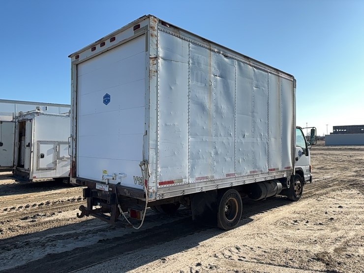 1999-isuzu-npr-image-3