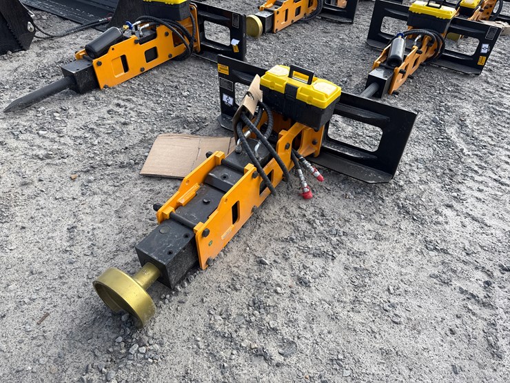 #2077-•-unused-giyi-d680-skid-steer-pile-hammer-dzc680251340-inv#-42020-image-3