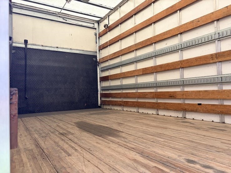 2016-ford-f650-xlt-image-21