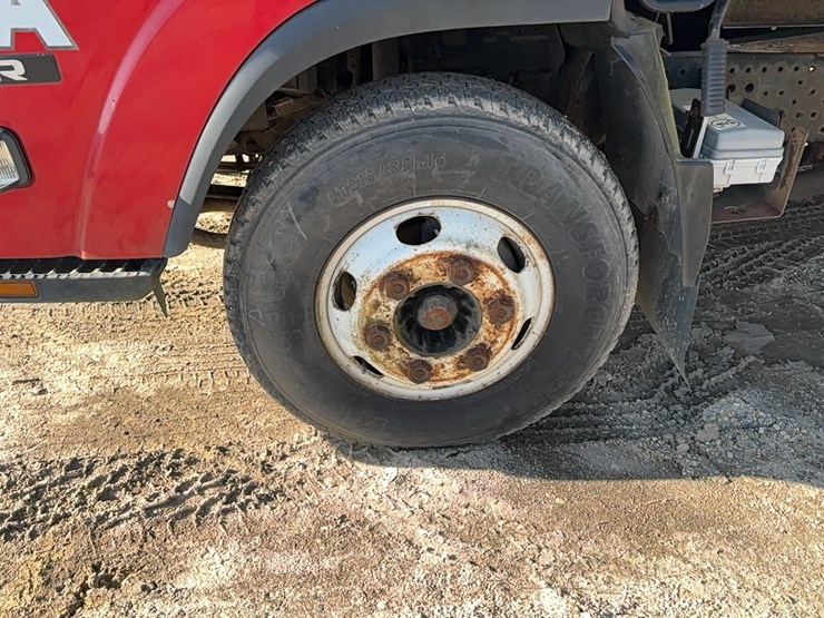 2008-isuzu-npr-image-12