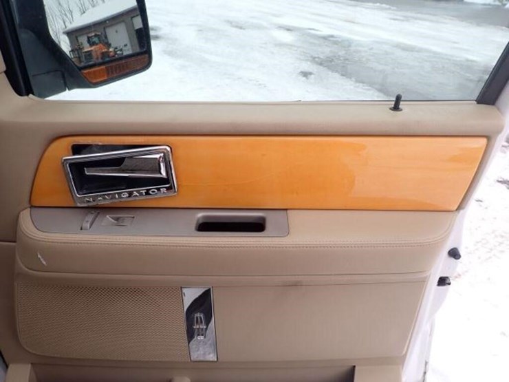 2009-lincoln-navigator-image-38