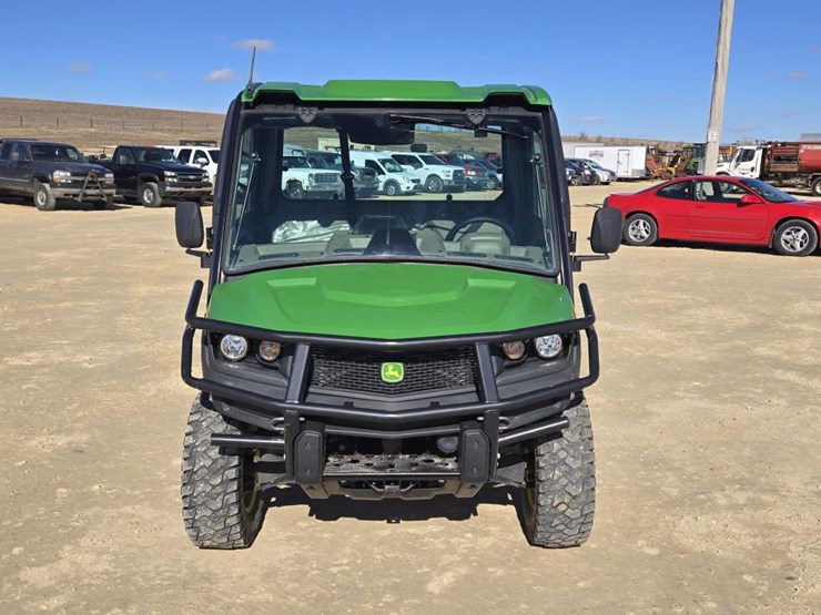 2023-john-deere-gator-image-2