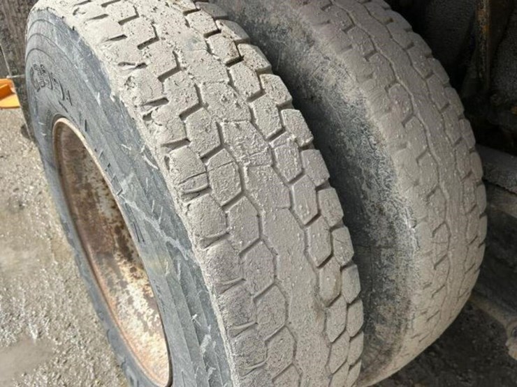 2013-freightliner-108sd-image-69