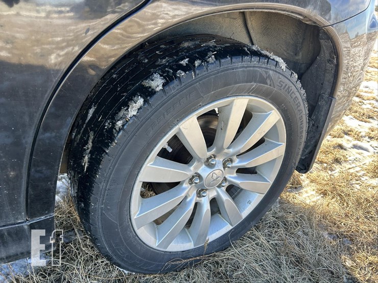 2011-mitsubishi-outlander-image-10