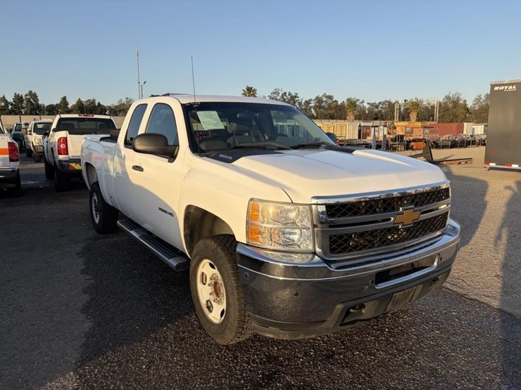 2013-chevrolet-2500-image-4