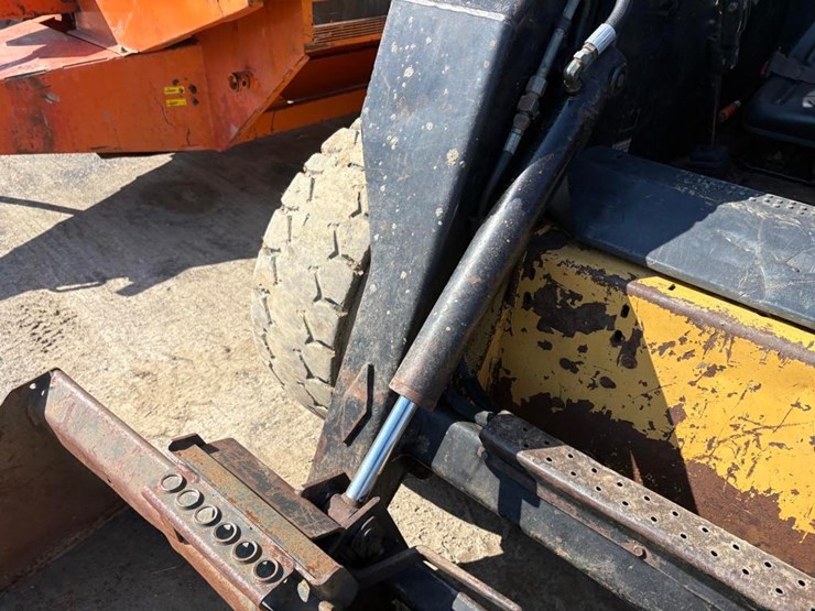 new-holland-lx865-image-8