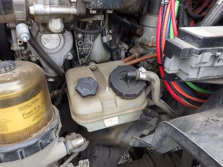 2013-freightliner-cascadia-113-image-15