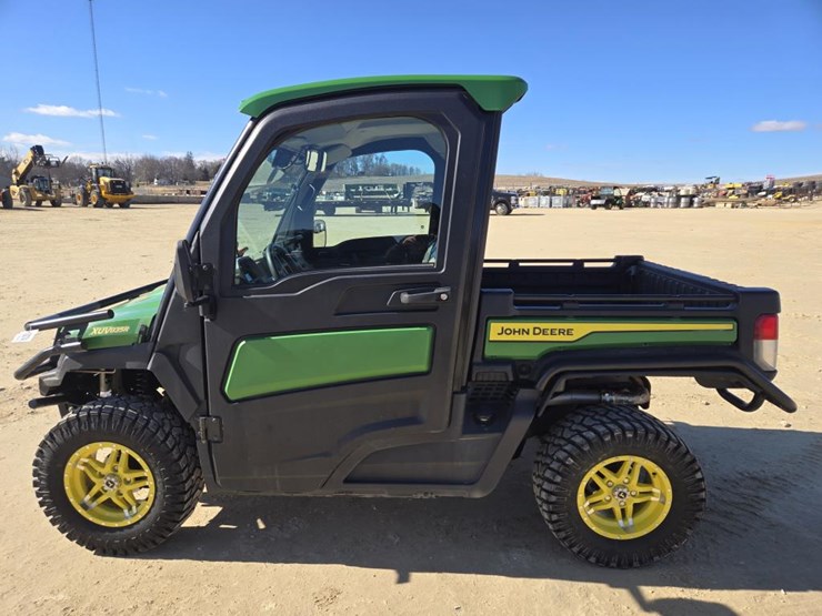 2023-john-deere-gator-image-12