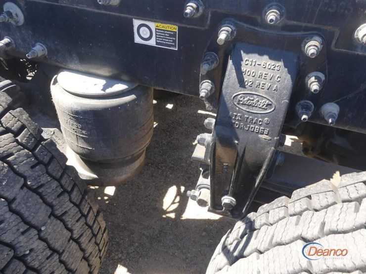 2017-peterbilt-567-image-5