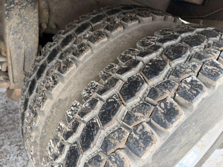 2017-peterbilt-567-image-46