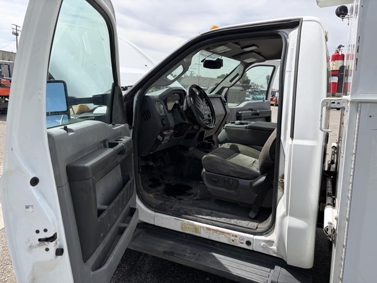 2012-ford-f550-image-10